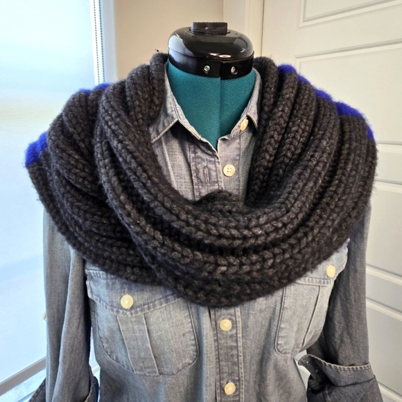 Banana Republic Accessories - BANANA REPUBLIC CASHMERE WOOL GREY & ROYAL BLUE LONG CHUNKY KNITWEAR SCARF WOMEN